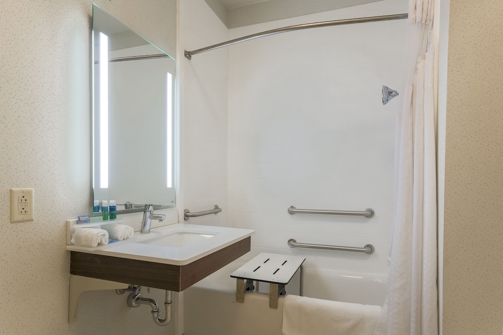 Holiday Inn Express Rochester NE Irondequoit by IHG - photo 32