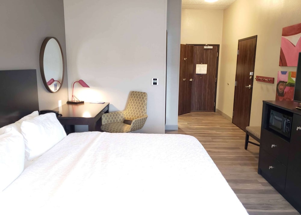 Hampton Inn Greensburg - photo 9
