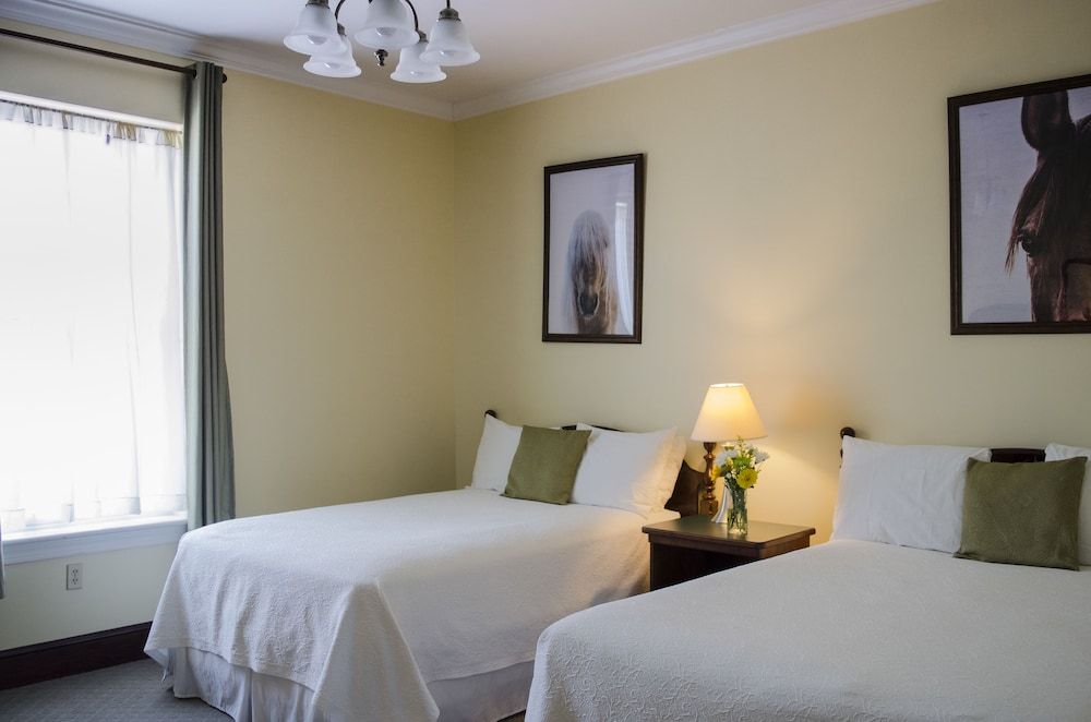 Sheridan Livery Inn & Restaurant - photo 15