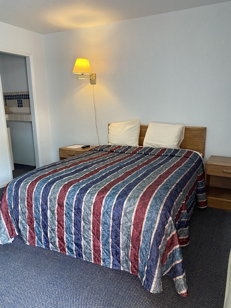 Regency Inn Comanche - photo 13