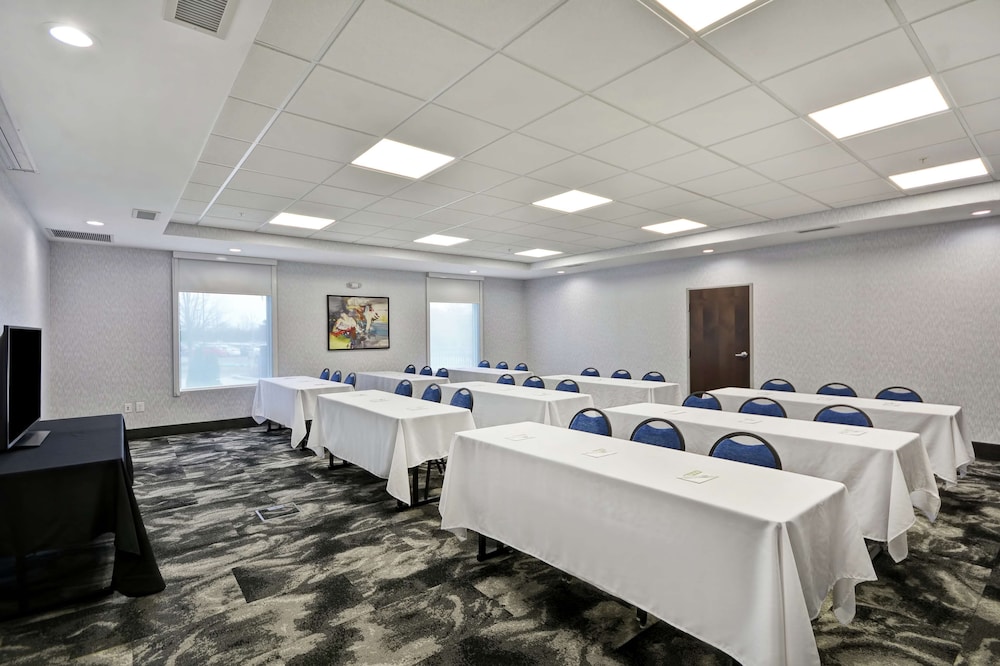 Home2 Suites by Hilton Grand Rapids North - photo 37