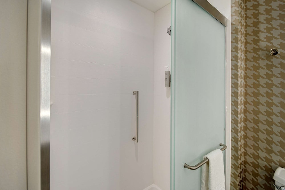 Home2 Suites by Hilton Las Vegas North - photo 25