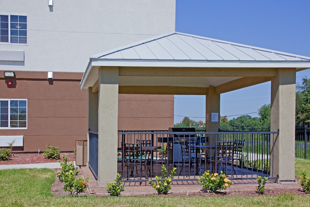 Candlewood Suites Hotel Texas City by IHG - photo 21