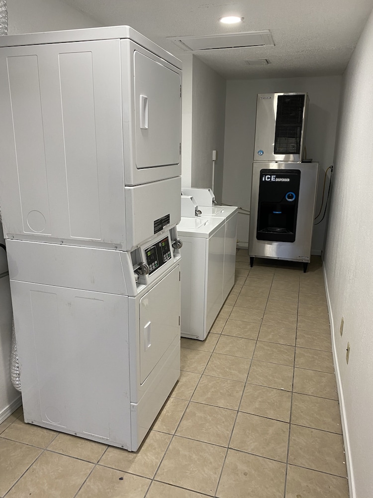 Desert Sands Inn & Suites - photo 14