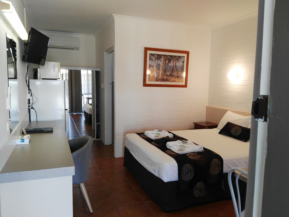 Gladstone Motel — South Gladstone — photo 2