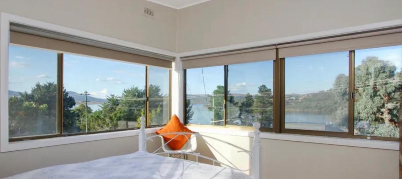 3 Bedroom Lakeview Cottage with Drying Bike Room — 4-Star Luxury Hotel in Jindabyne, Australia