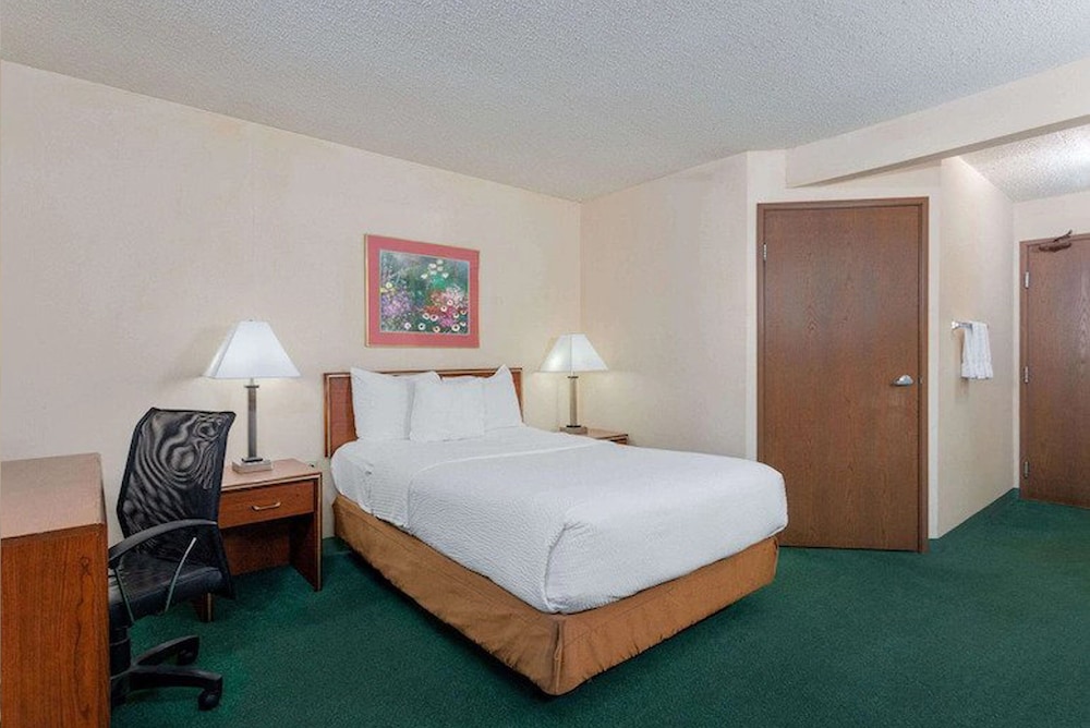 Norwood Inn & Suites by BlissPoint Post Rd Indianapolis - photo 26