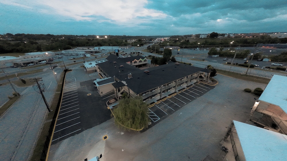 Riverside Inn & Suites by OYO Danville Ceaser Casino - photo 52