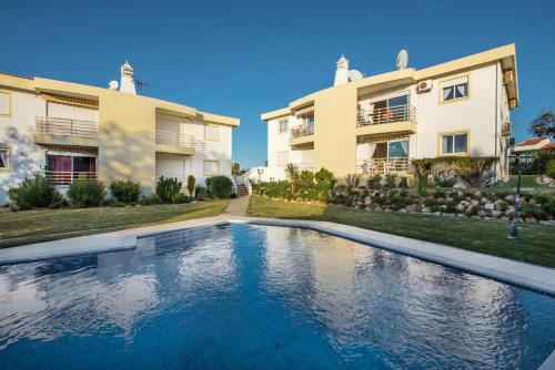 Apt Galé Garden AA by Algarve Villa Holidays — 4-Star Luxury Hotel in Albufeira, Portugal