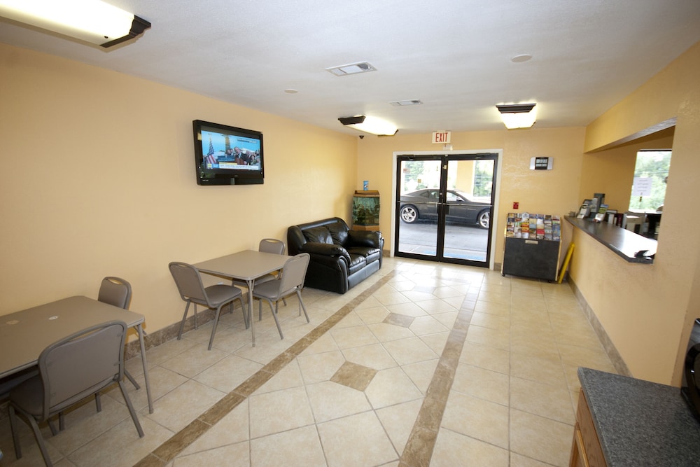 Regency Inn & Suites — hotel in Defuniak Springs