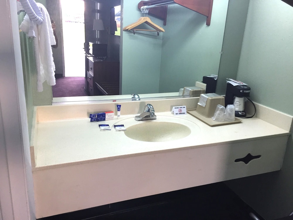 Americas Best Value Inn Manchester TN - photo 15