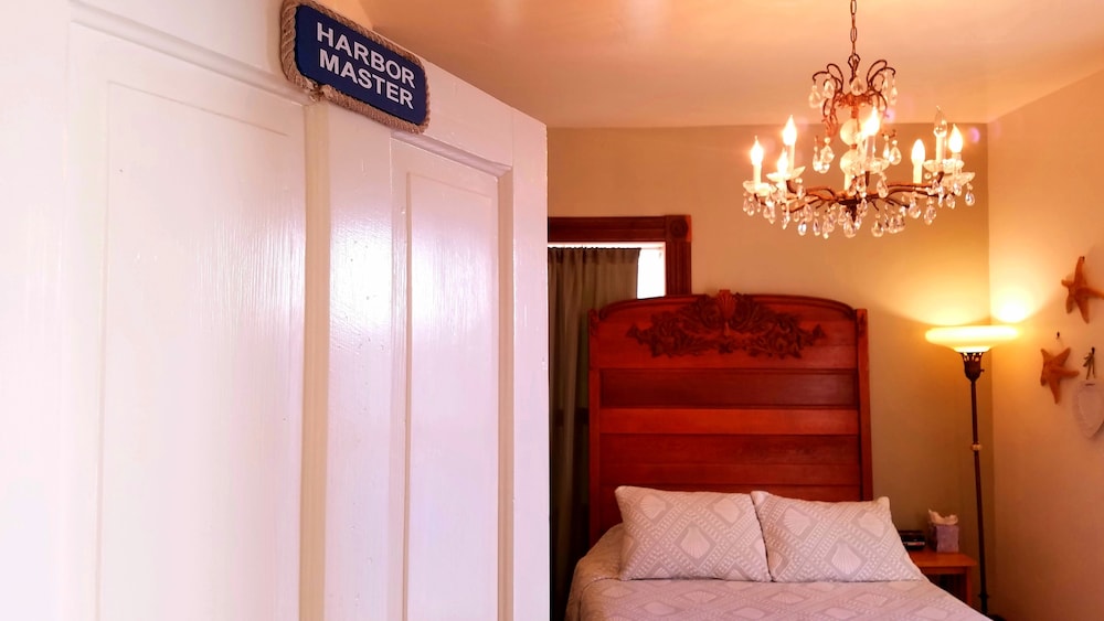 Captain's Inn at Moss Landing - photo 25