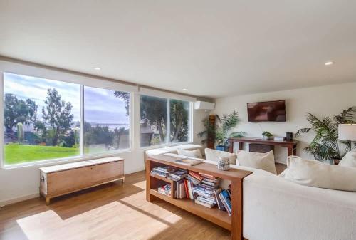 Best Ocean & Bay Views in Sd Large Backyard Air Conditioning — 4-Star Luxury Hotel in San Diego, United States