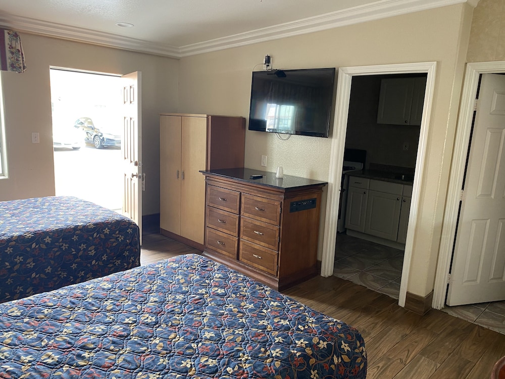 Palace Inn Oxnard - photo 20