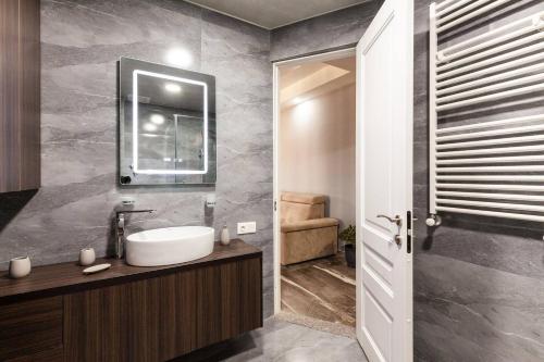 Veli group Apartment in Old City