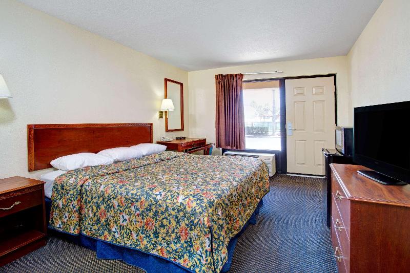 Ocean Breeze Inn - photo 11