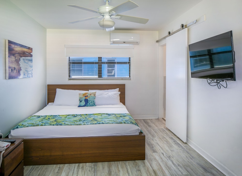 St Pete Beach Suites - photo 38