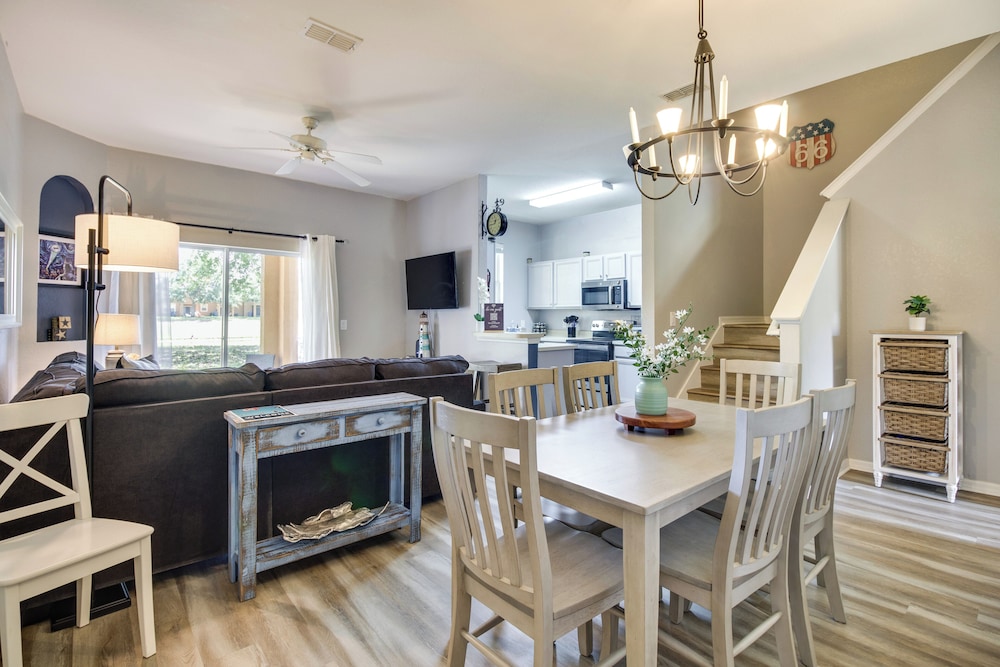 9 Mi to Disney Resort Townhome with Private Patio - photo 4