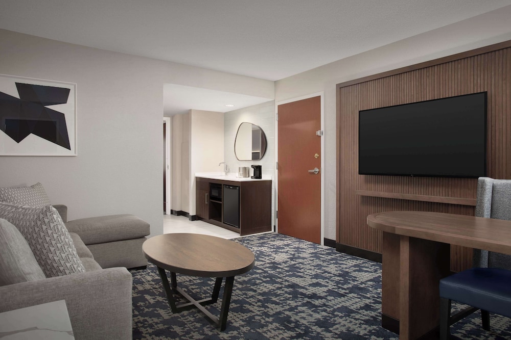 Embassy Suites by Hilton Dallas Near the Galleria - photo 24