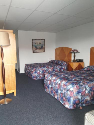 Suitcase Motel & Travel - photo 21