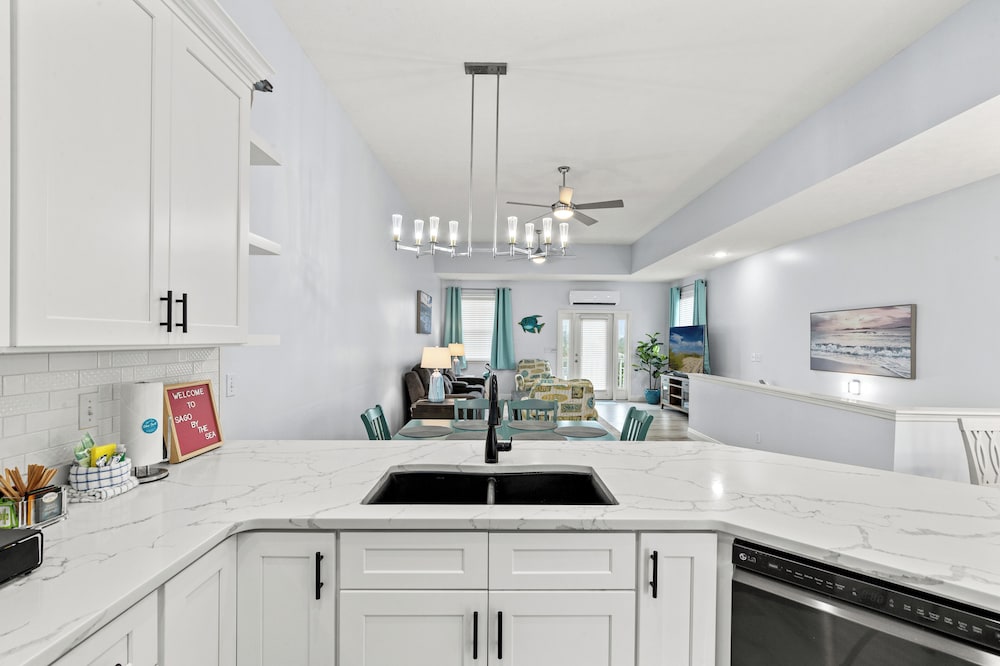 Sago by the Sea: 2 bed 2.5 bath Retreat Steps From the Beach Sleeps 7 - photo 8