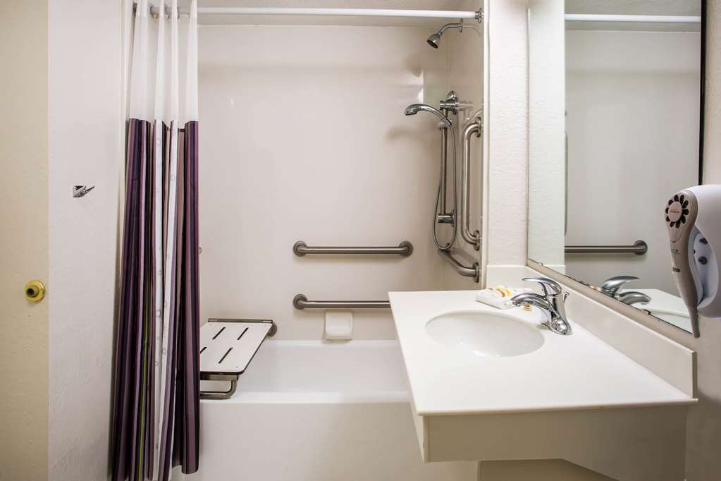 La Quinta Inn by Wyndham Norfolk Virginia Beach - photo 9