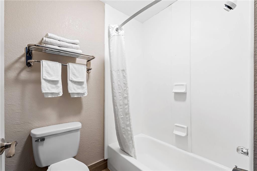 Days Inn by Wyndham Bainbridge - photo 16