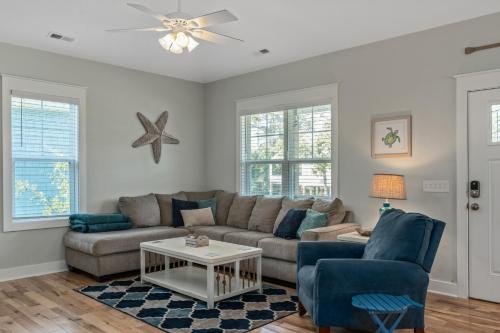 A Sloth's Retreat by Oak Island Accommodations - photo 34