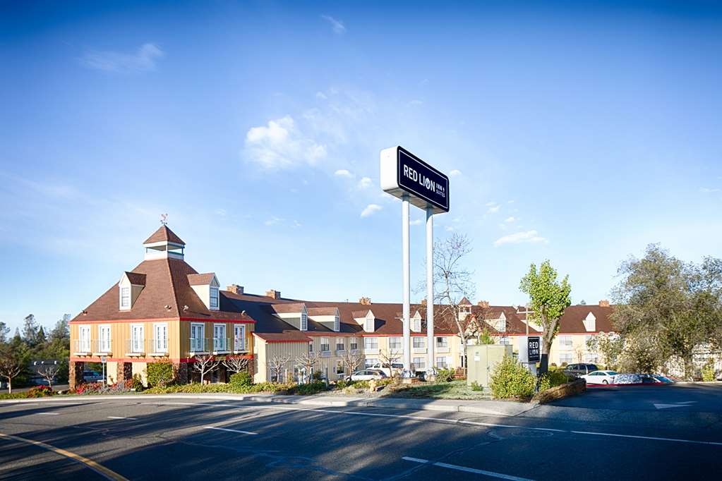 Red Lion Inn & Suites Auburn - photo 2