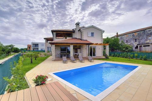 Villa Sunset — 4-Star Luxury Hotel in Novigrad, Croatia