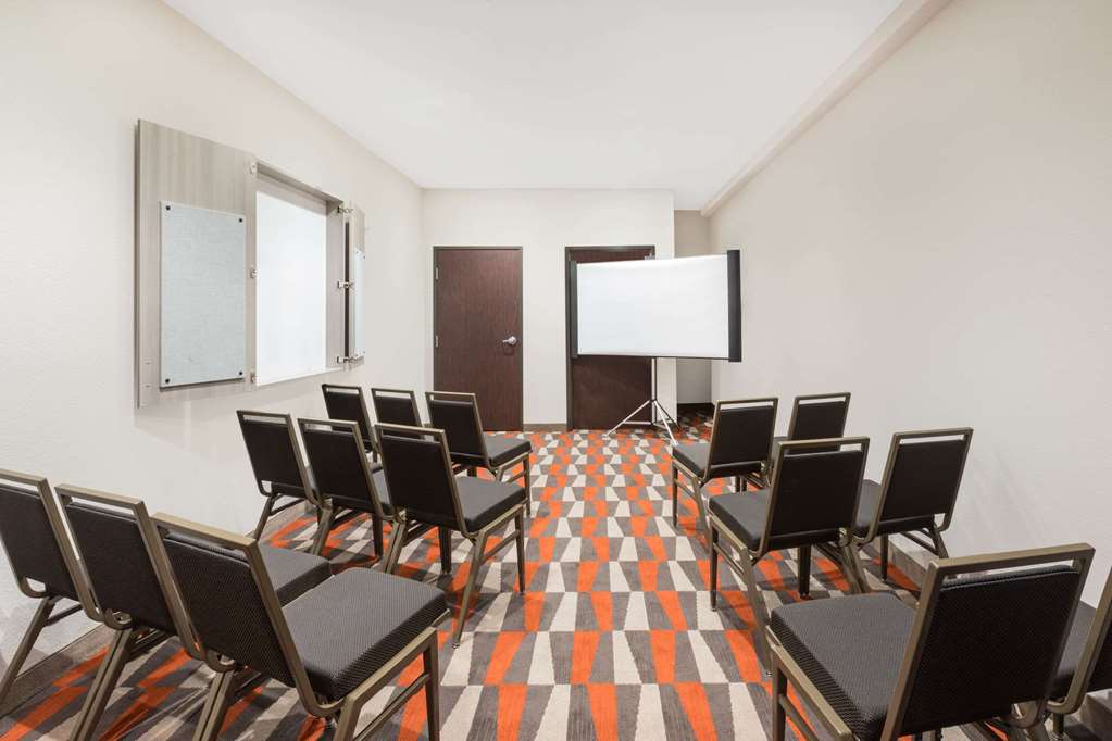 Microtel Inn & Suites By Wyndham Perry - photo 13