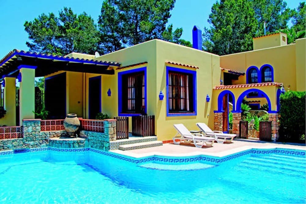 Villa Can Palazon — 4-Star Luxury Hotel in Sant Antoni De Portmany, Spain
