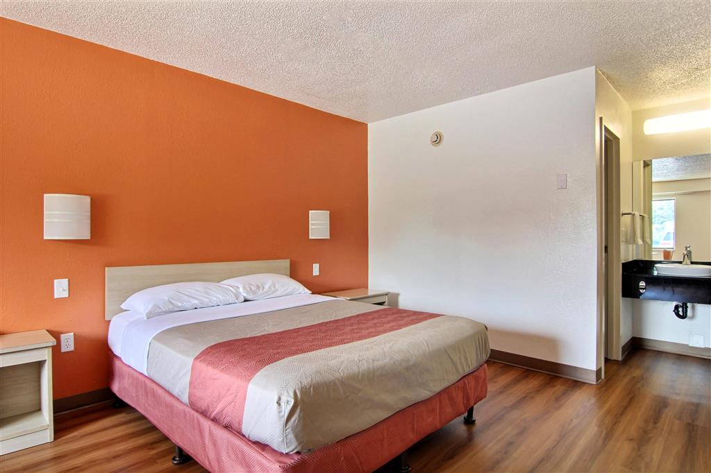 Motel 6 Middleburg Heights OH Cleveland - photo 13