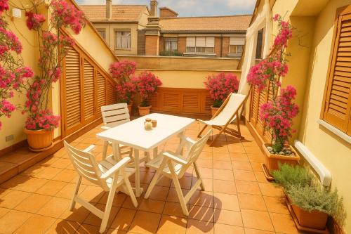 Cozy Little Penthouse with Terrace in Rome — 4-Star Luxury Hotel in Rome, Italy