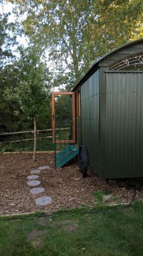 Glamping Malvern shepherd hut - last minute hotel in Unknown City