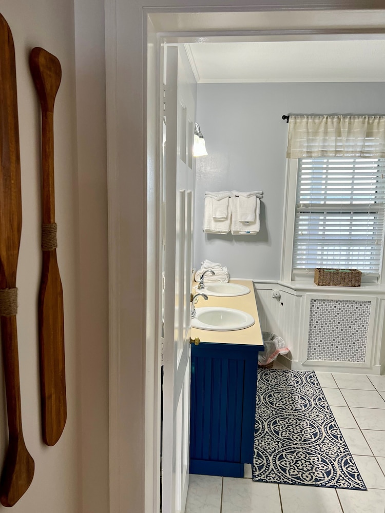 Valcour Inn & Boathouse - photo 51