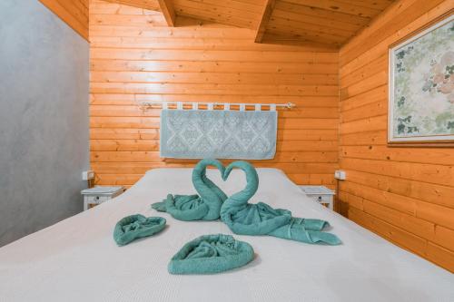 Chalet Sa Petra Ruja Gadu e Tremene — 4-Star Luxury Hotel in Siniscola, Italy