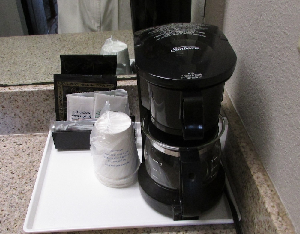 Days Inn & Suites by Wyndham Fort Valley - photo 20