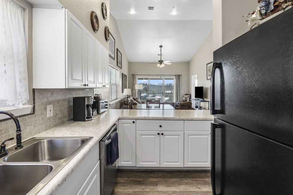 Suite Outlook Resort Amenities Penthouse Close to Downtown Updated - photo 10