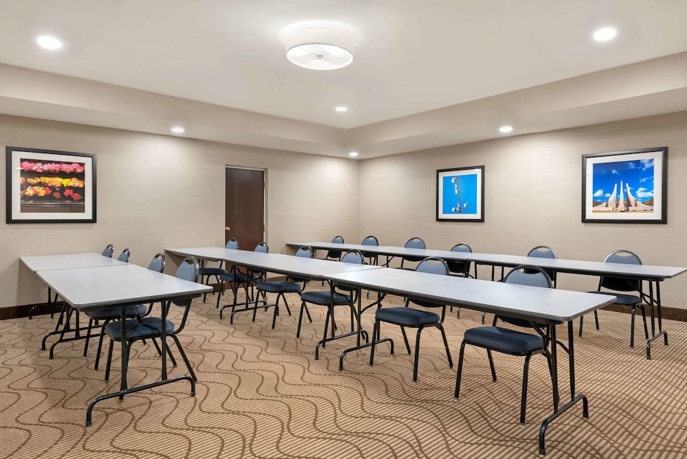 Comfort Suites Lafayette University Area - photo 41