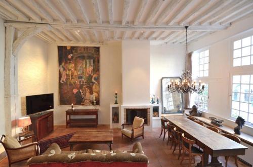 La Table — 4-Star Luxury Hotel in Paris, France