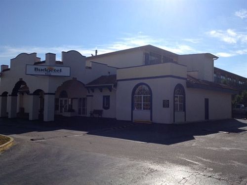 Budgetel Inn - photo 3