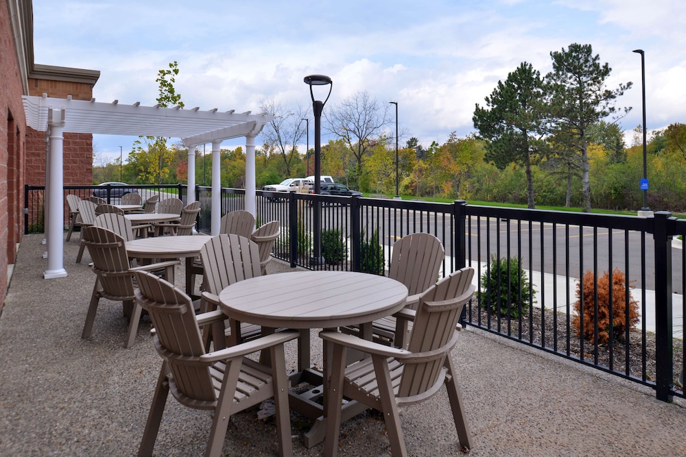Hampton Inn & Suites Ann Arbor West - photo 58