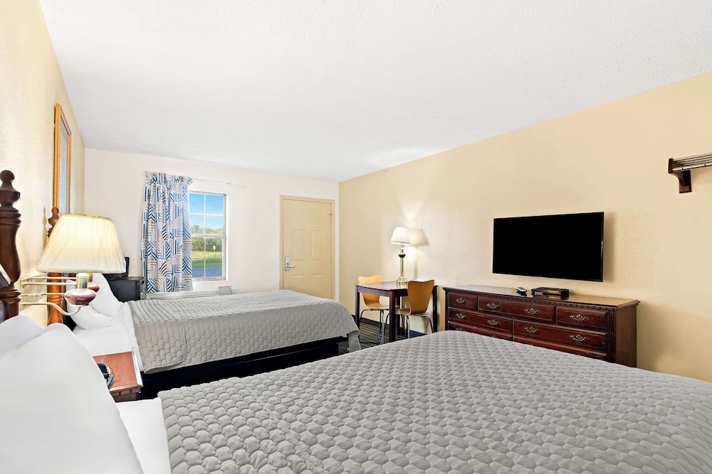 Americas Best Value Inn & Suites Mt. Pleasant - photo 17