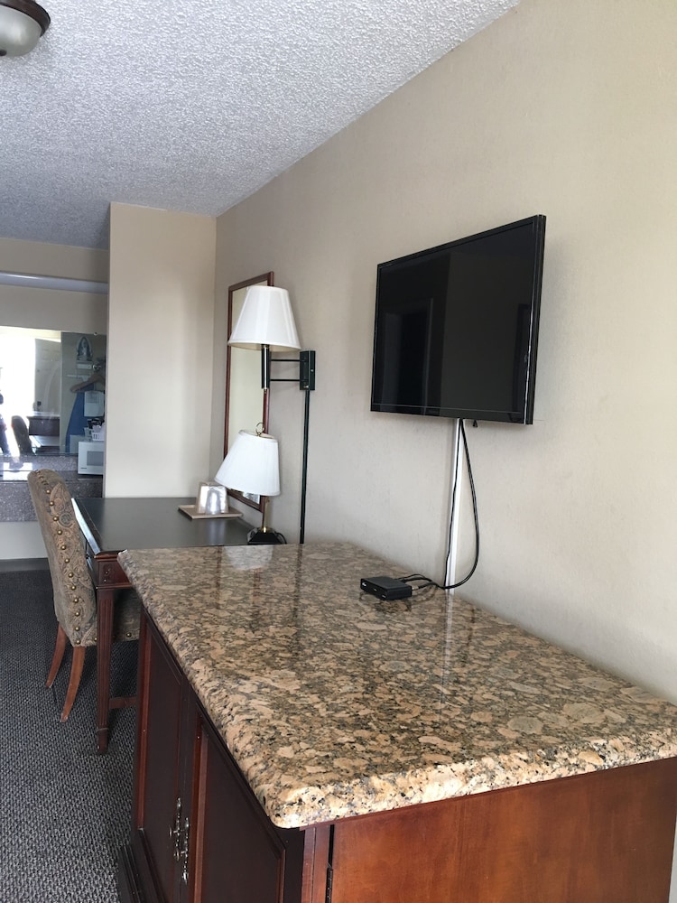 Plaza Inn Big Spring - photo 17