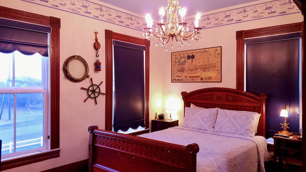 Captain's Inn at Moss Landing - photo 13