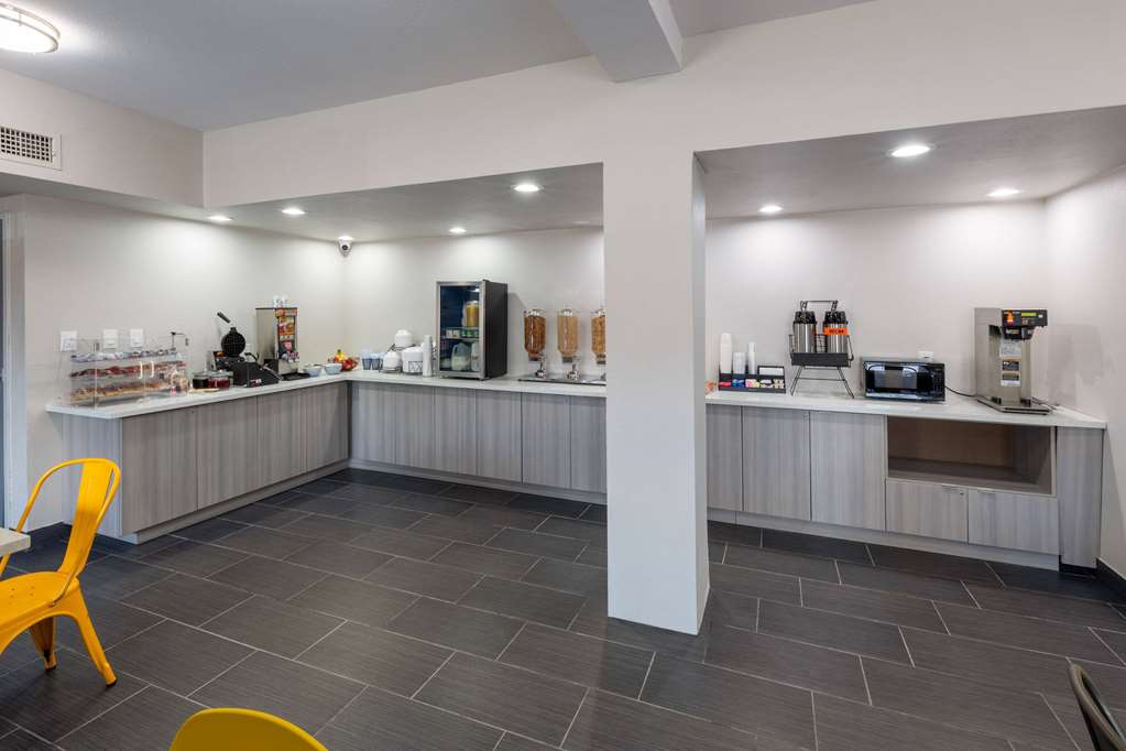 Microtel Inn & Suites by Wyndham Bossier City - photo 62