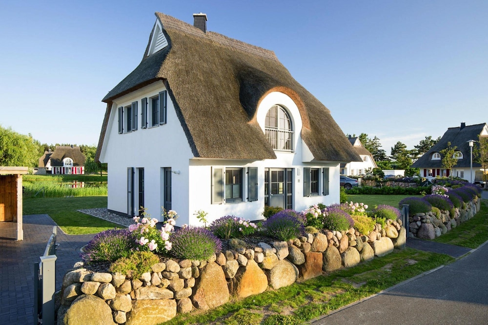 Ferienhaus Schilfrohrsaenger 54 — 4-Star Luxury Hotel in Barth, Germany