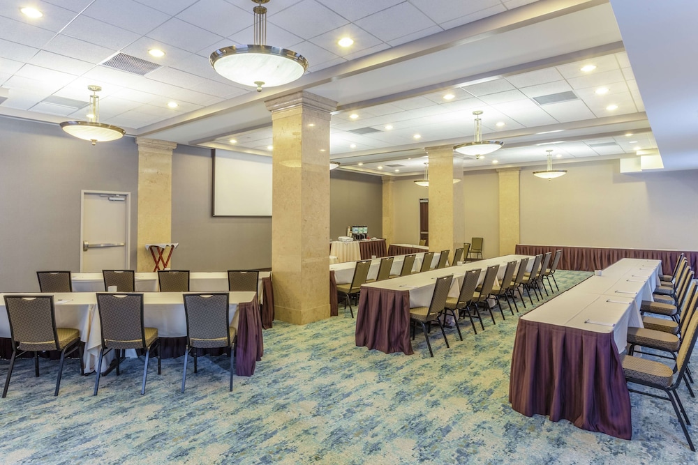 Hilton Garden Inn Indianapolis Downtown - photo 21