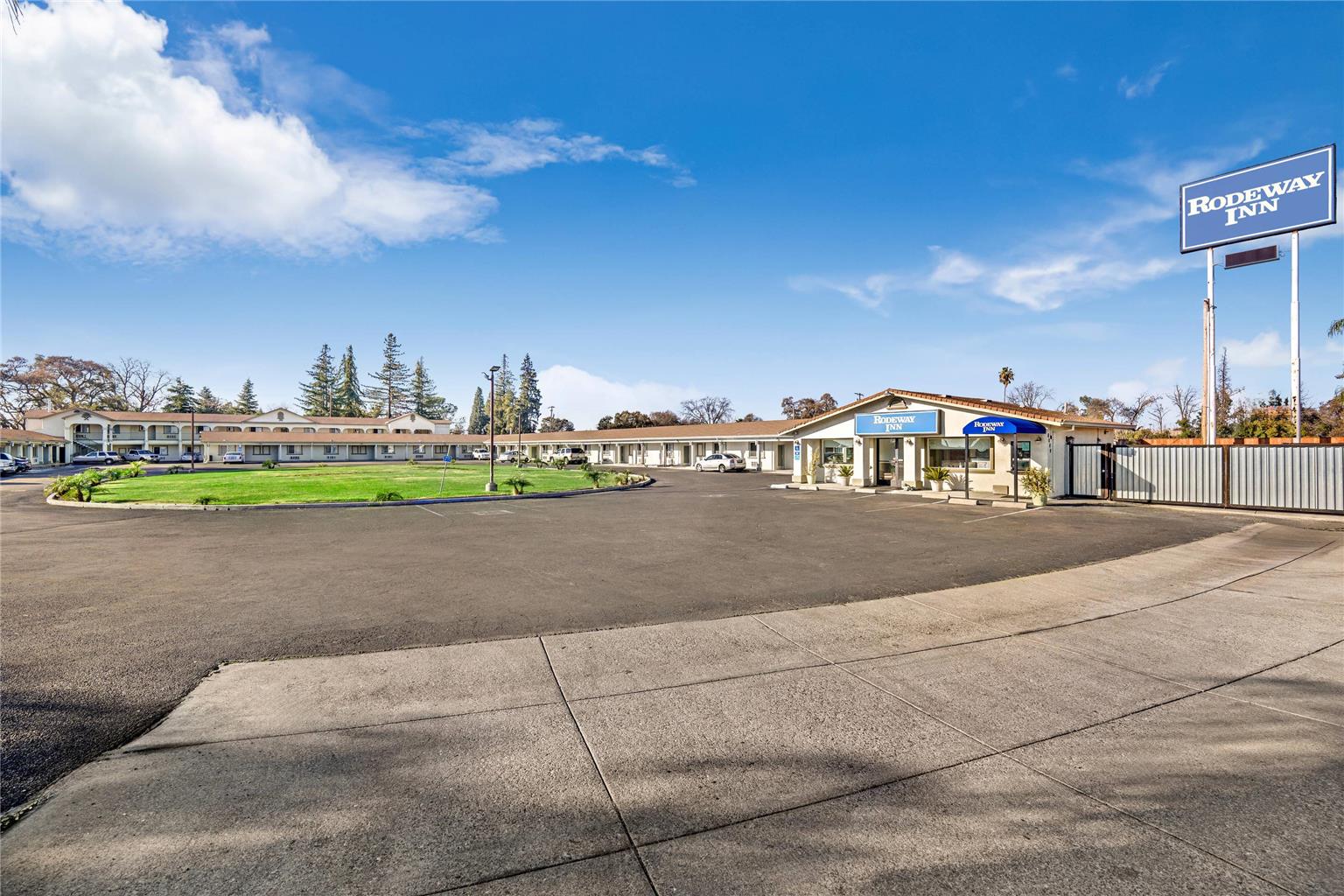 Rodeway Inn Stockton Highway 99 - photo 2